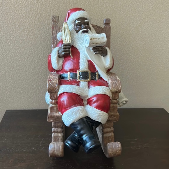 Santa Claus chilling on a rocking chair - Picture 1 of 4